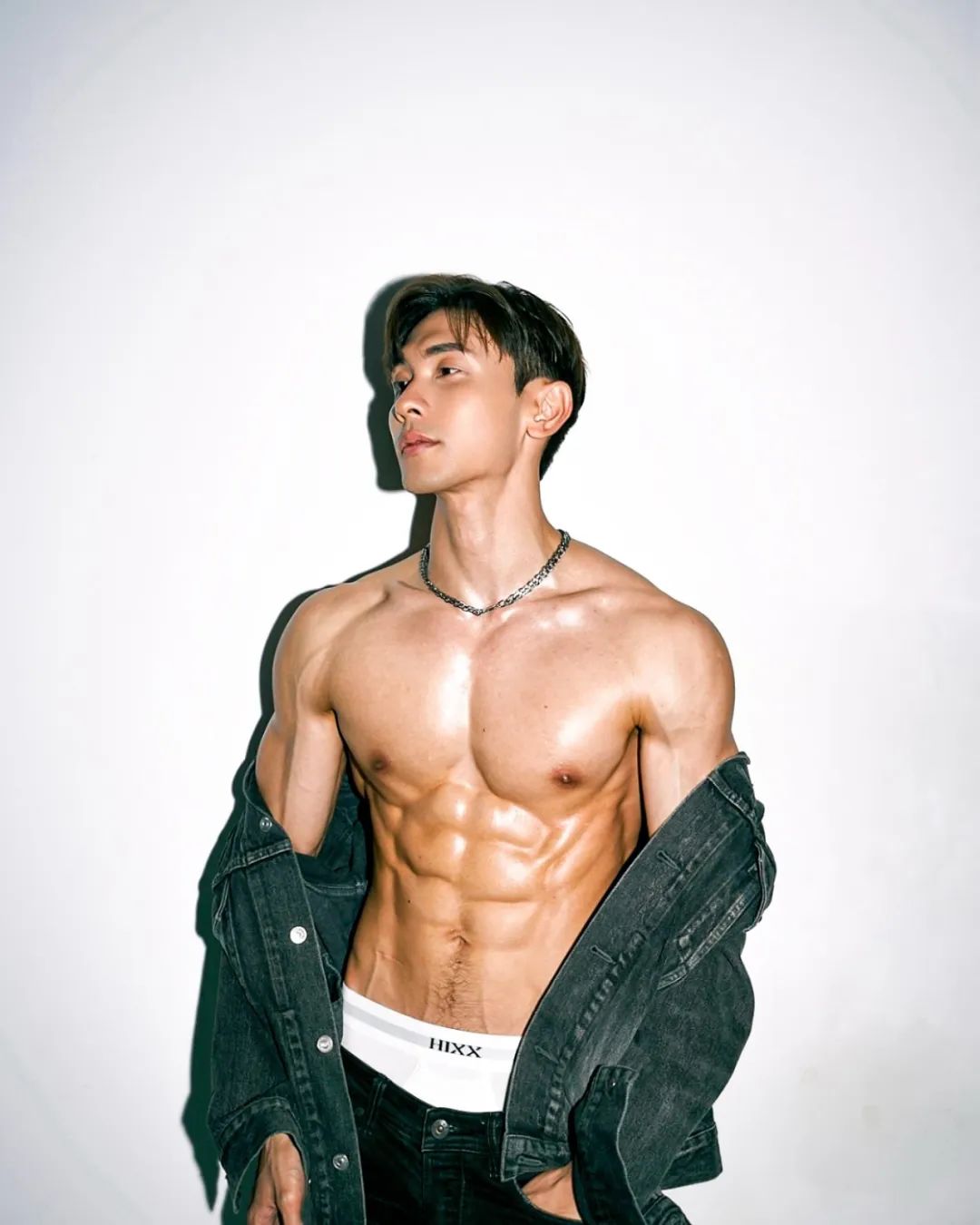 35 岁还能保持这状态？泰版李昇基帅出天际，腹肌与颜值完美！