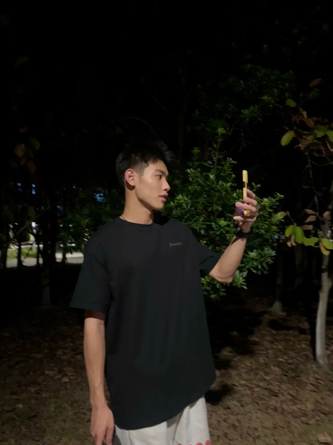 183cm 游泳体育生，帅脸 + 完美腹肌，这身材谁能拒绝？