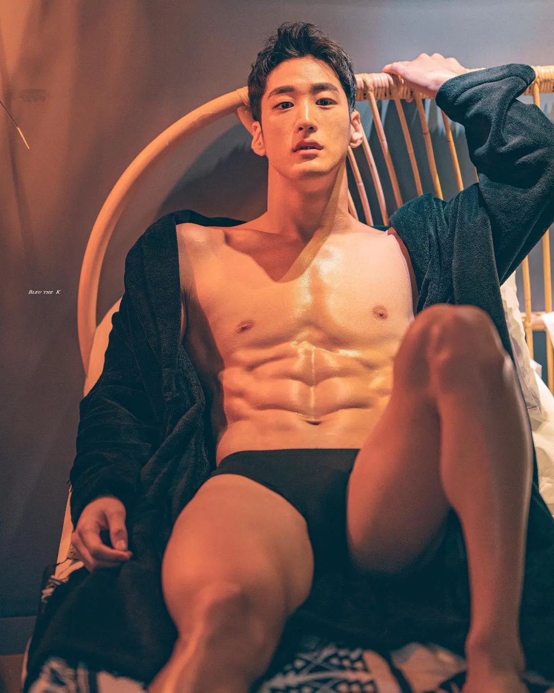 韩国游泳小哥哥尹錫煥肌肉腹肌强悍，拳击训练让他更帅气！