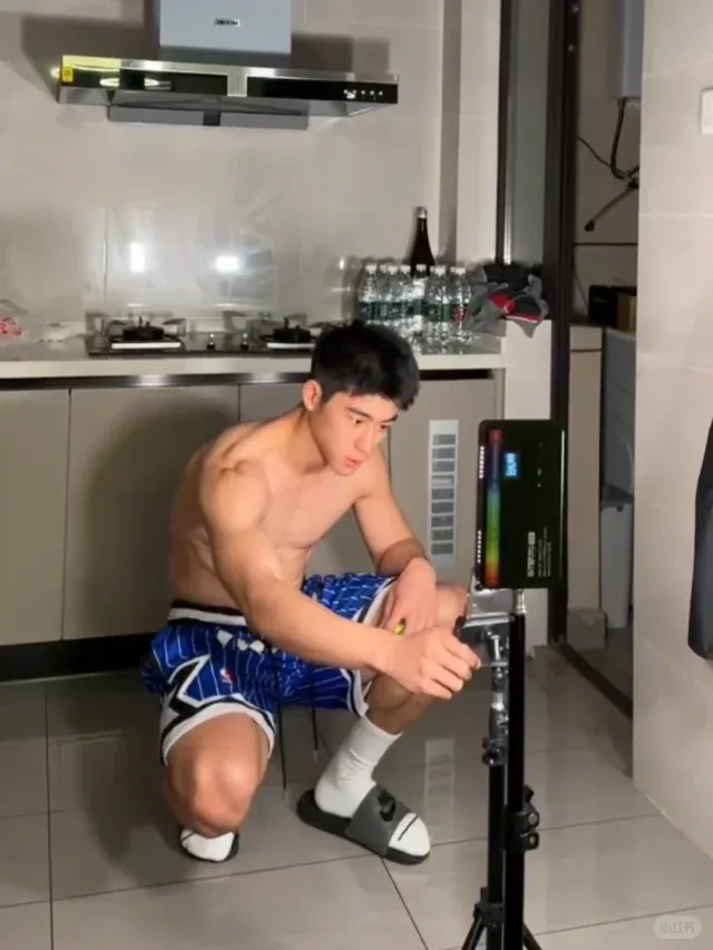 川味清秀小哥哥爆火！笑容治愈，22 岁的成都男娃有点甜！