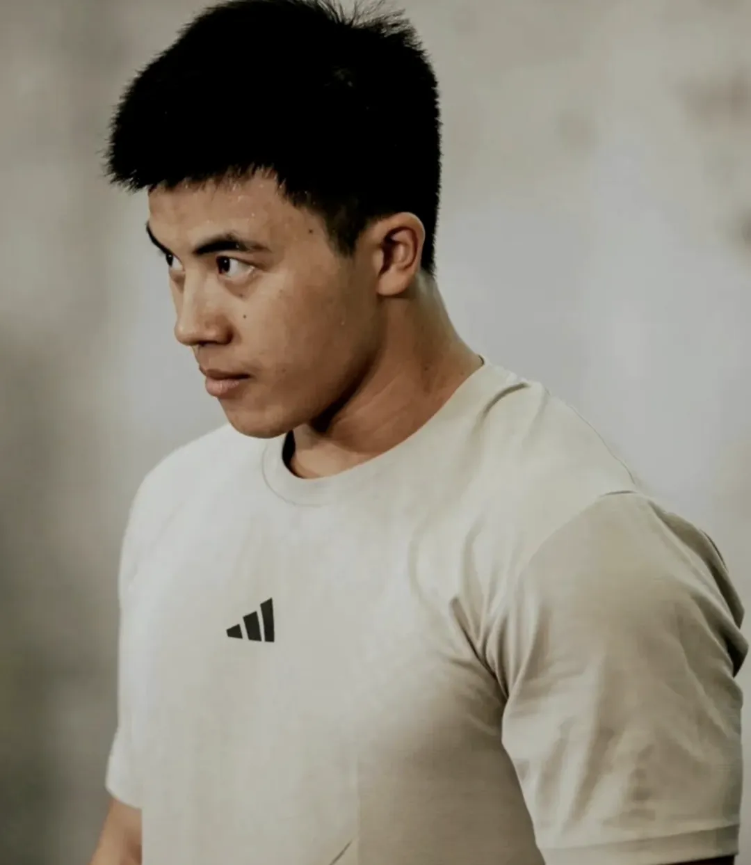 CrossFit 陈胜穿短裤举重火啦，实力太大太强了！！