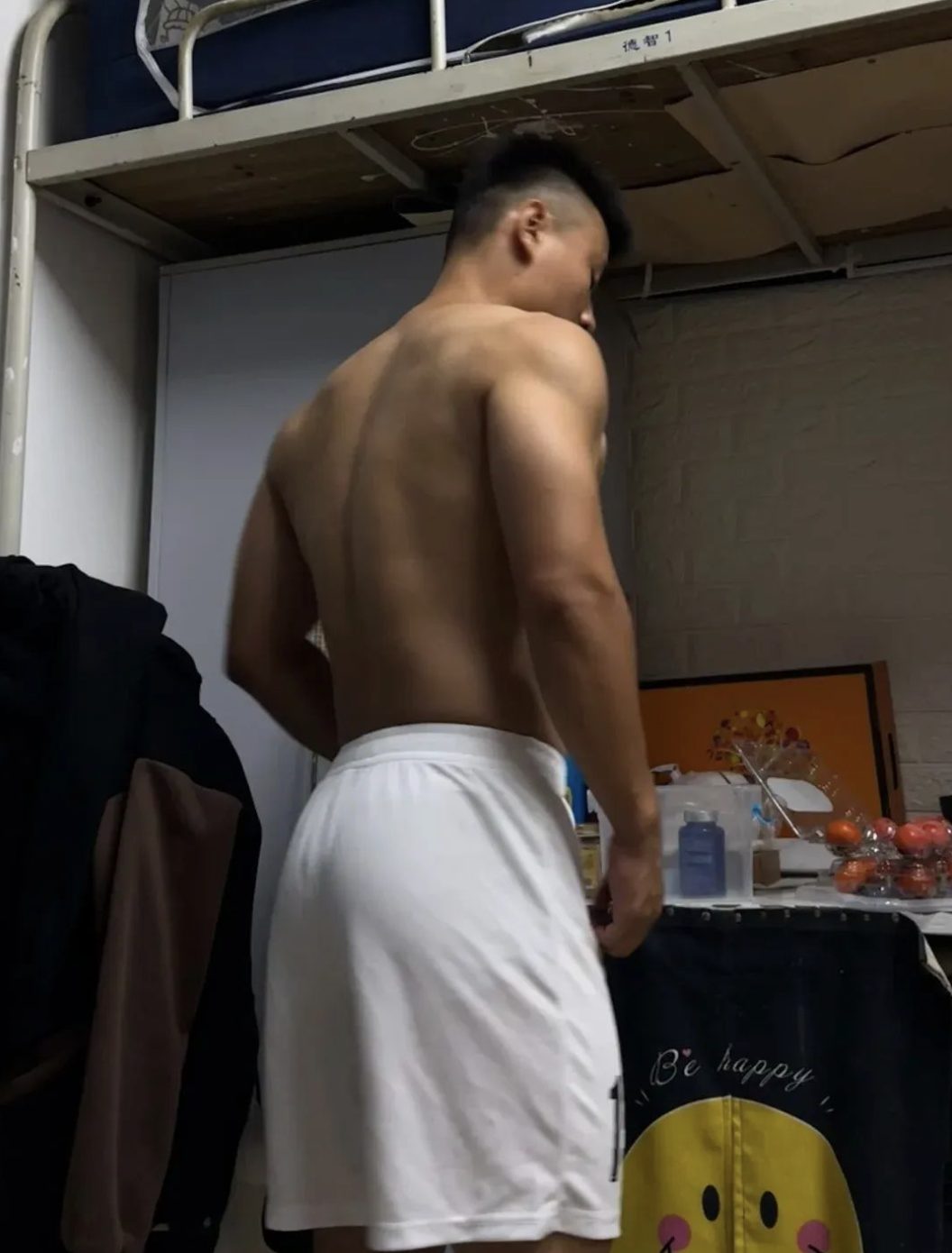 体院寸头肌肉体育生，宿舍荷尔蒙太炸裂了！