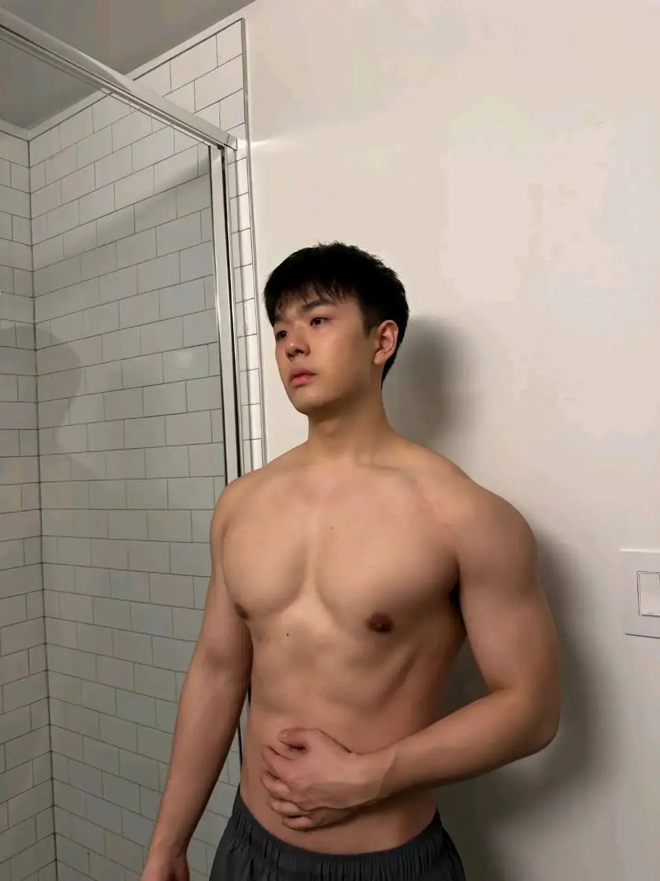 海边黑三角内裤薄肌小奶狗，谁的基达又响了？