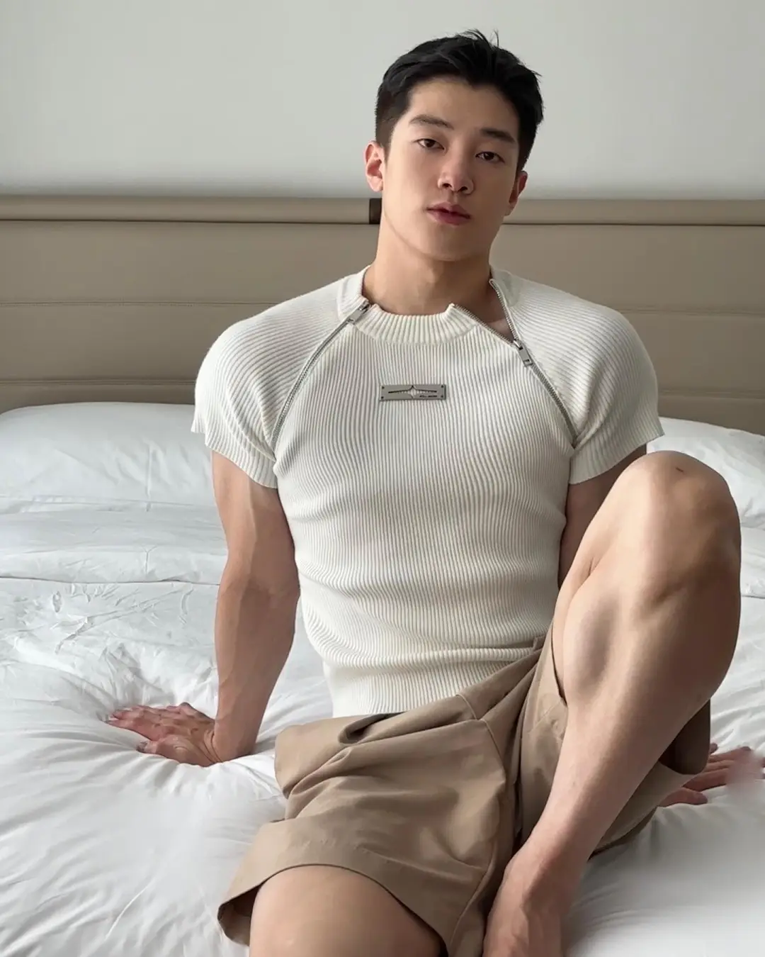 时尚圈新晋男神 " 巨大梁仔 ": 从北服走出的型男养成记