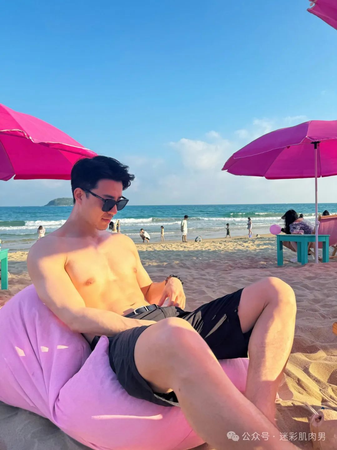 188CM 刘杰穿灰裤子真好看？这样也太不见外了吧！