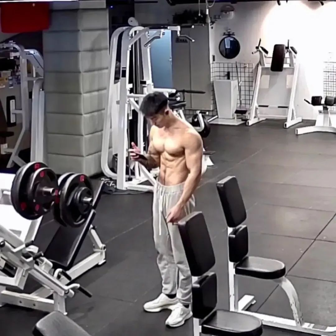185CM 肌肉奶爸拍写真出圈，我真的超可以