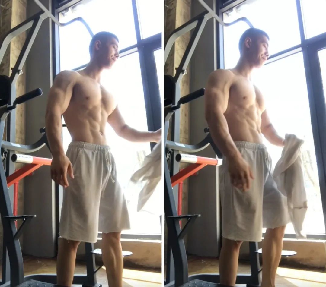 24 岁筋肉小伙穿灰裤子自拍，老阿姨都不淡定了