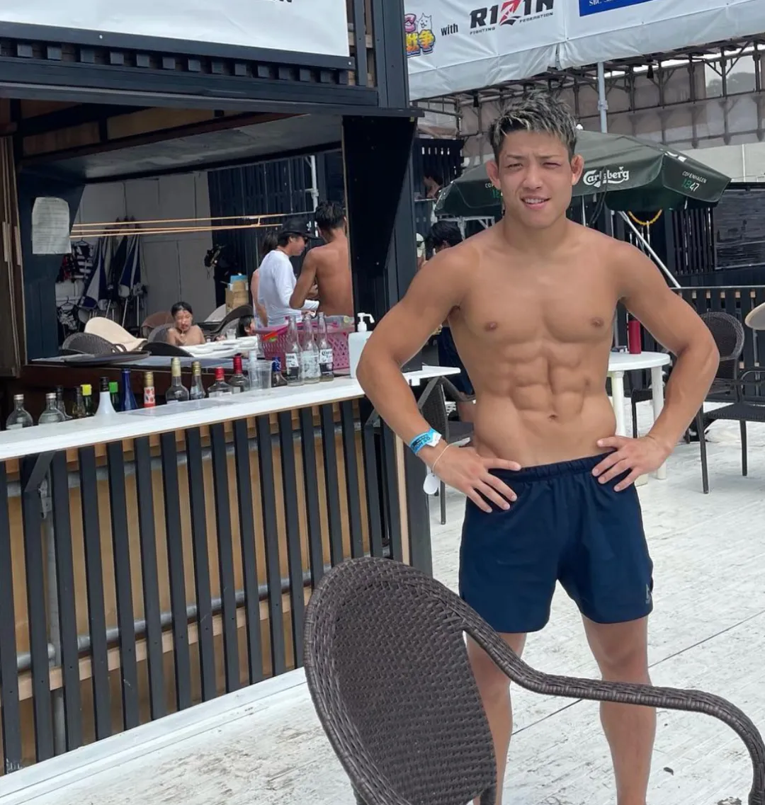 亚洲最帅格斗运动员，两万块竟“卖”断直男下海路？