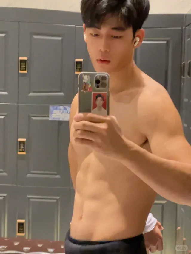川味清秀小哥哥爆火！笑容治愈，22 岁的成都男娃有点甜！