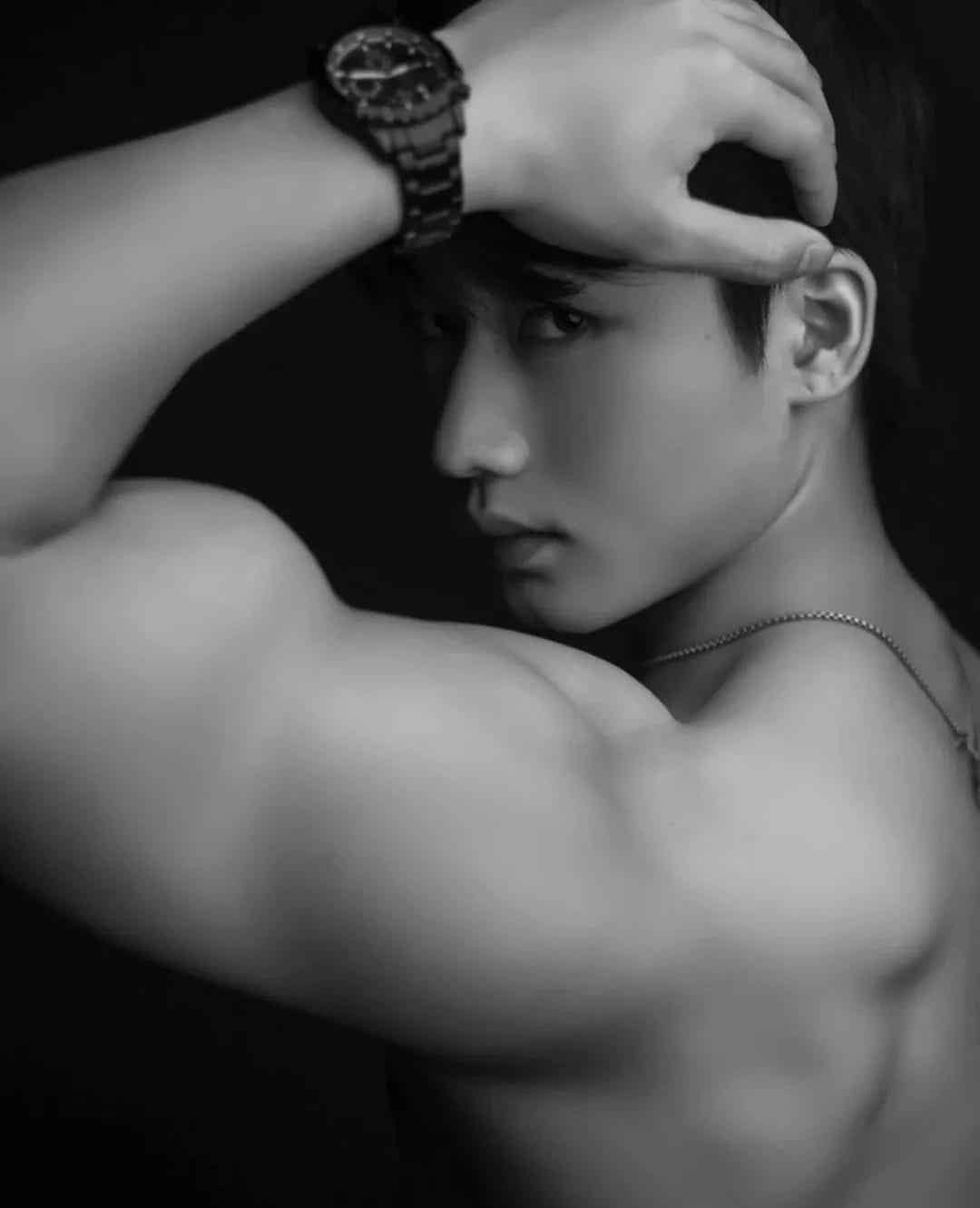 187cm 粗大性感肌肉男菩萨! 187cm 粗大性感肌肉男菩萨!