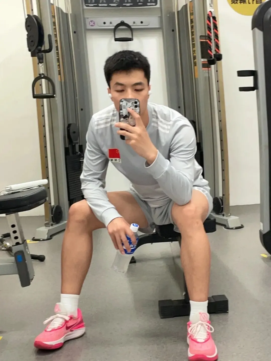 上海排球体育生：白色短裤下的大长腿实力太强！
