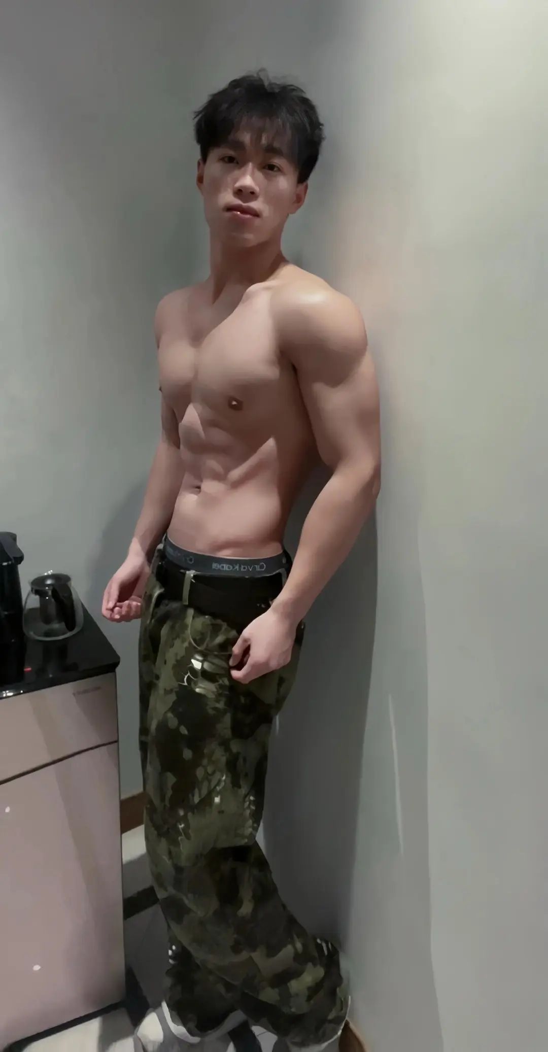 重庆薄肌体育生谁又馋了？
