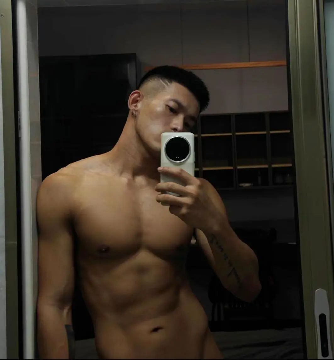 黑皮性张力天菜拍写真，我一个直男都醉了！