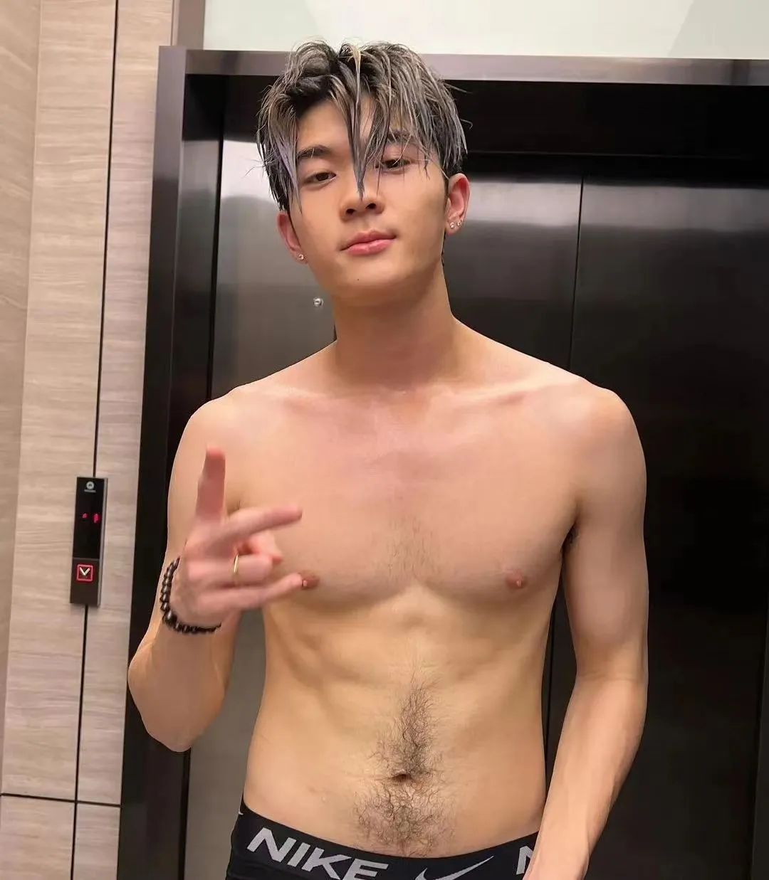 体毛这么旺盛的小鲜肉男演员，在娱乐圈还真是不多见！