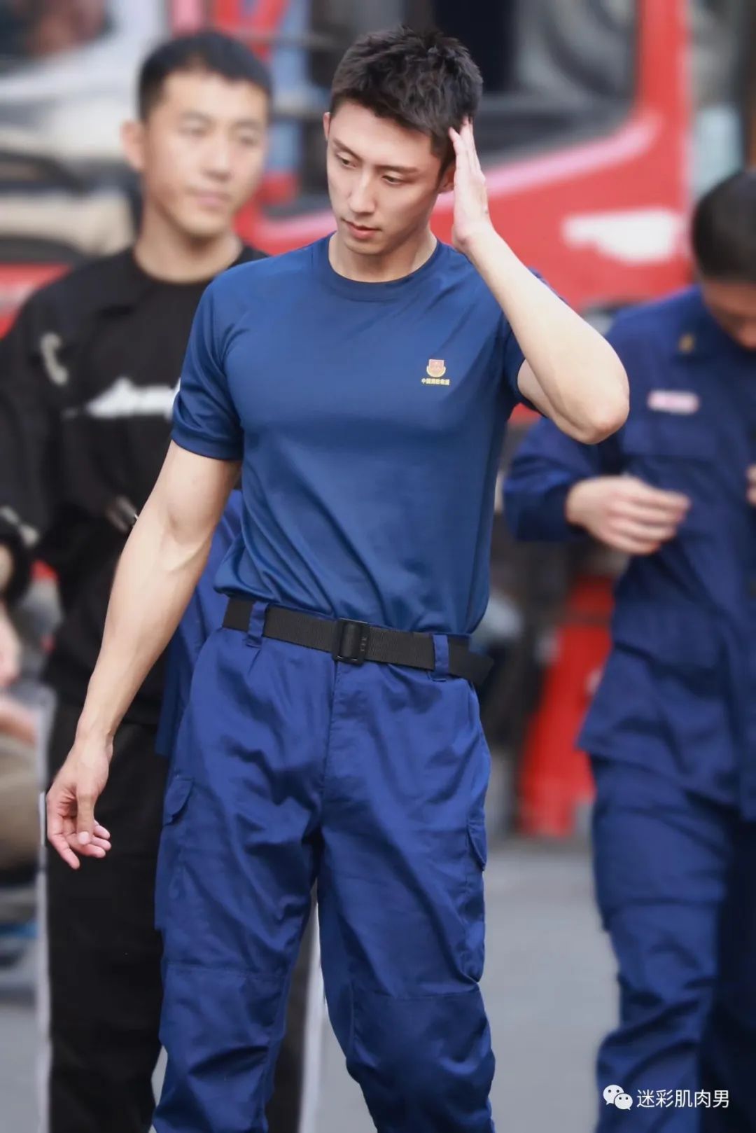 黄景瑜穿西裤大长腿也太凸啦？视频也太好看了！！