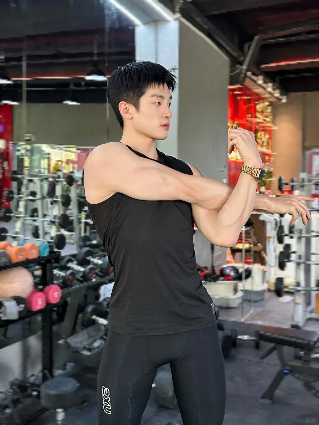 时尚圈新晋男神 " 巨大梁仔 ": 从北服走出的型男养成记