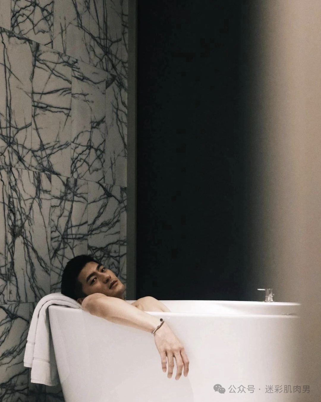 大鼻子体育生长太帅做男模赚钱!想要这样的!!! 大鼻子体育生长太帅做男模赚钱!想要这样的!!!