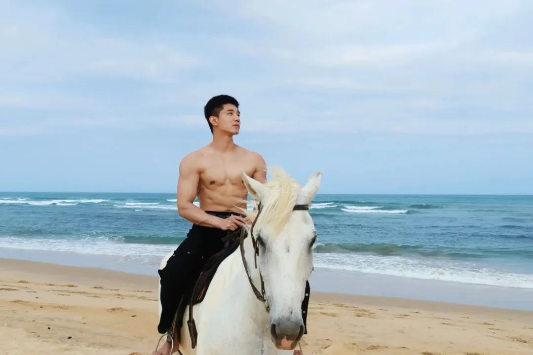 内娱寸头肌肉男菩萨，还是被他发掘了！