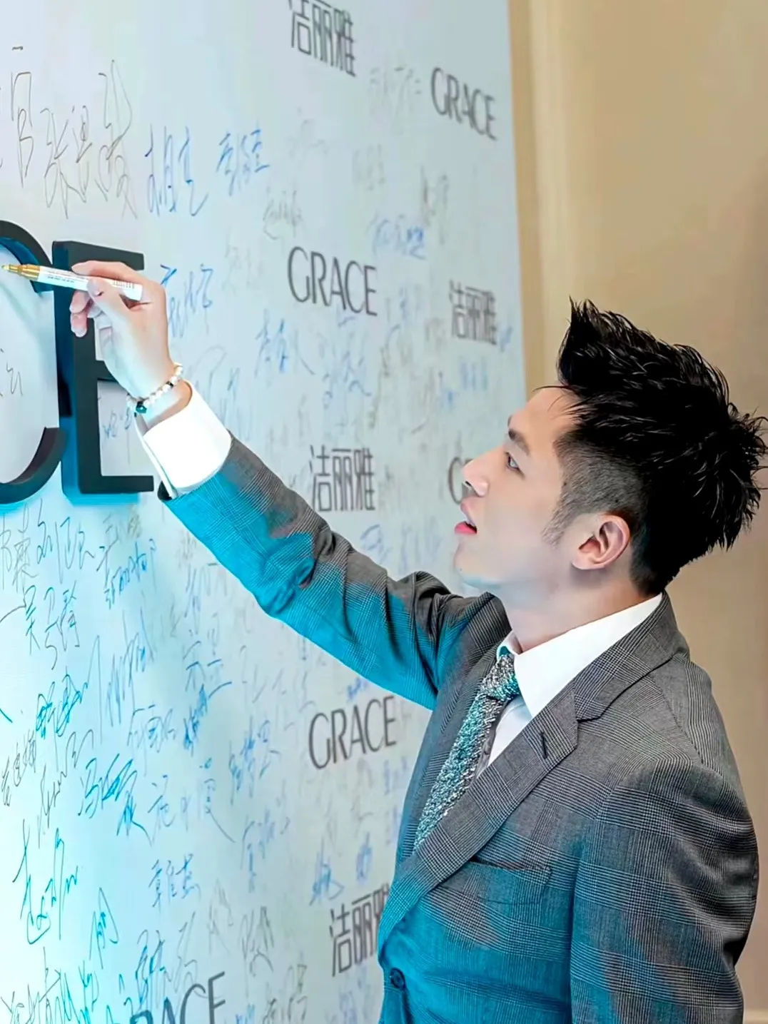 洁丽雅超帅 CEO 石晶 31 岁了！还是单身，你敢信吗？！
