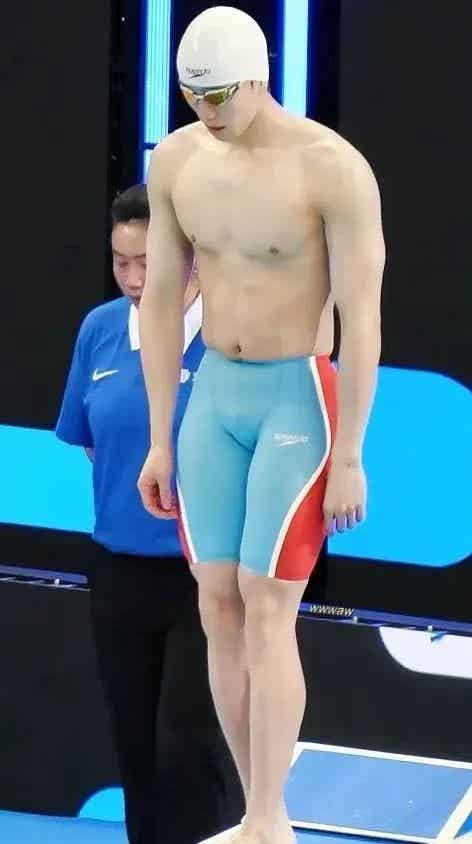 被男队友拍 pp 的游泳小哥原来是他!湖北必吃榜 top1?! 被男队友拍 pp 的游泳小哥原来是他!湖北必吃榜 top1?!