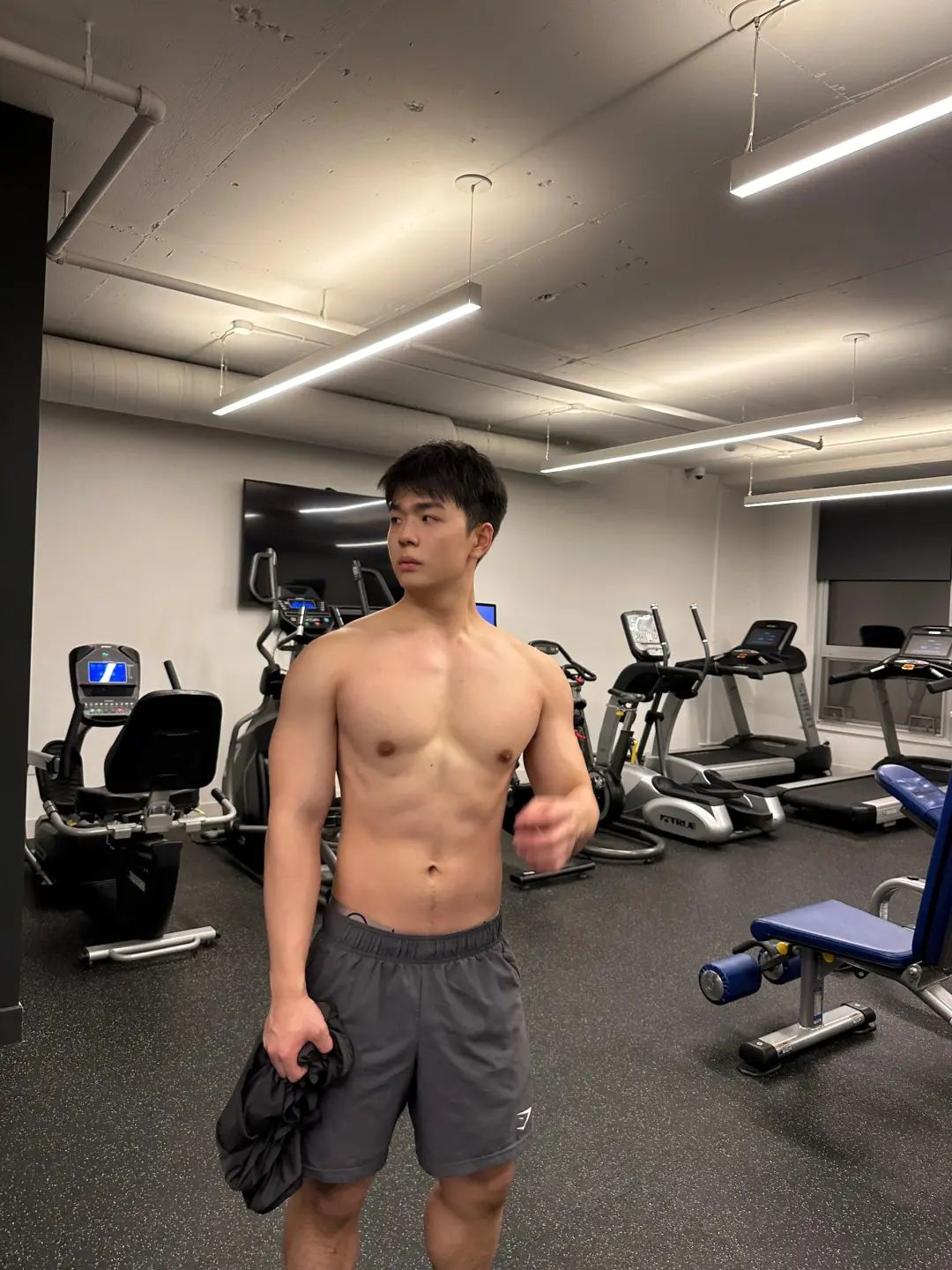 海边黑三角内裤薄肌小奶狗，谁的基达又响了？