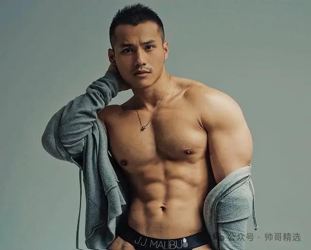 超爱穿低腰超小三角泳裤的肌肉网红 翘臀丁字写真全曝光