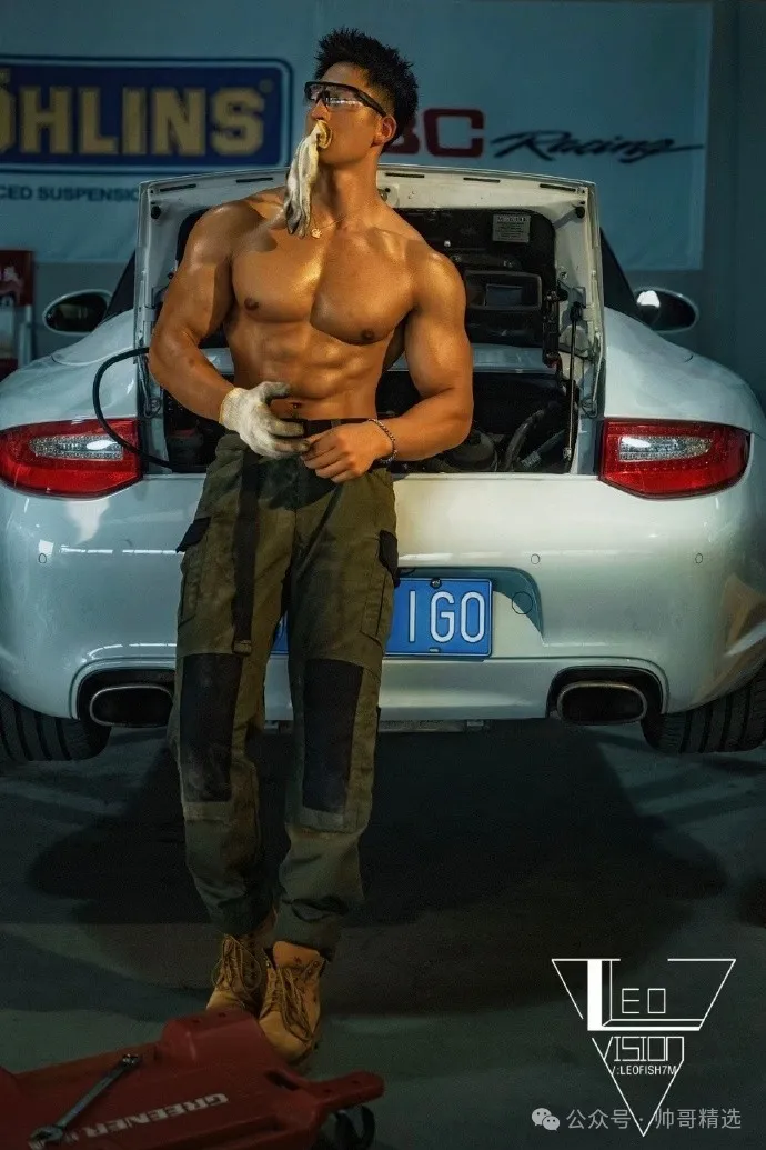 你的肌肉老攻 return 在修车 你应该做些什么？