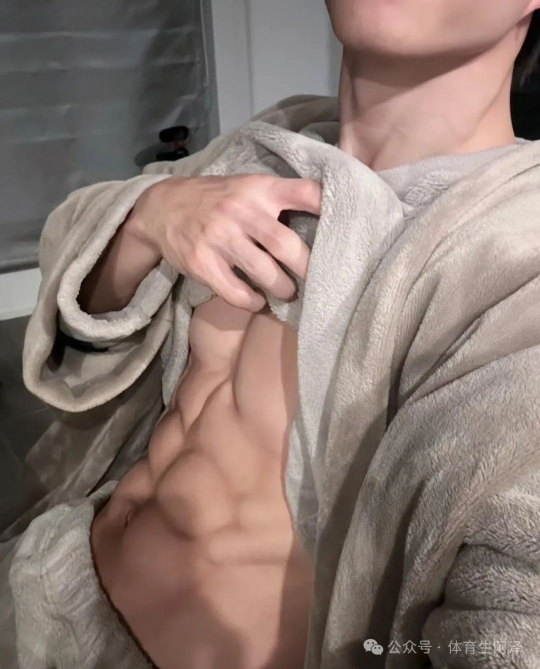 185 腹肌臭脚男大体育生，长腿体育生到底有多香.......