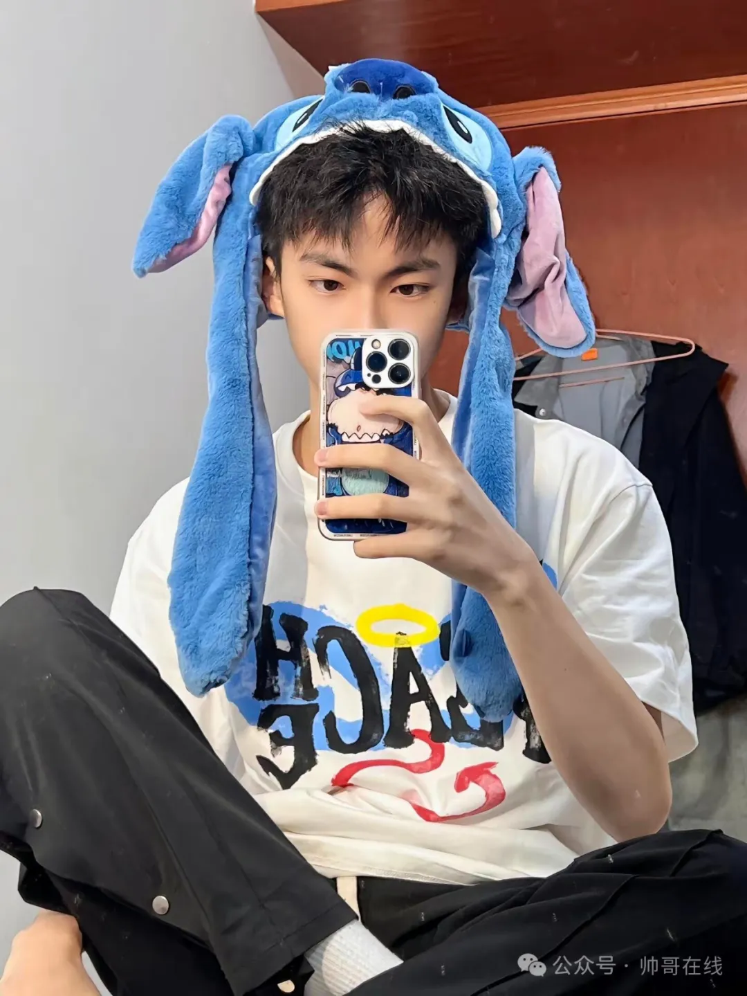 白嫩嫩的校服小奶狗弟弟，年下真香！
