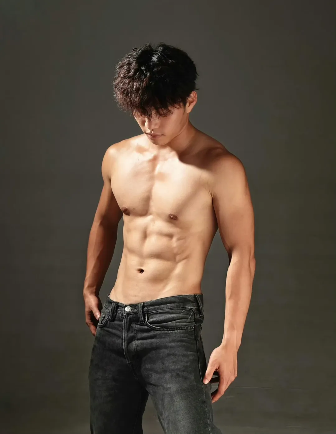 阳光俊朗健身肌肉男模拍片