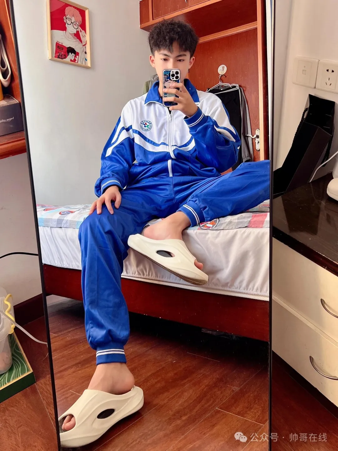 白嫩嫩的校服小奶狗弟弟，年下真香！
