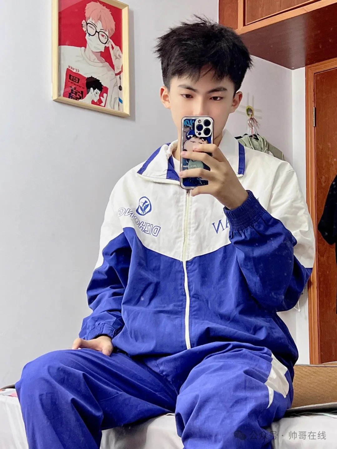 白嫩嫩的校服小奶狗弟弟，年下真香！