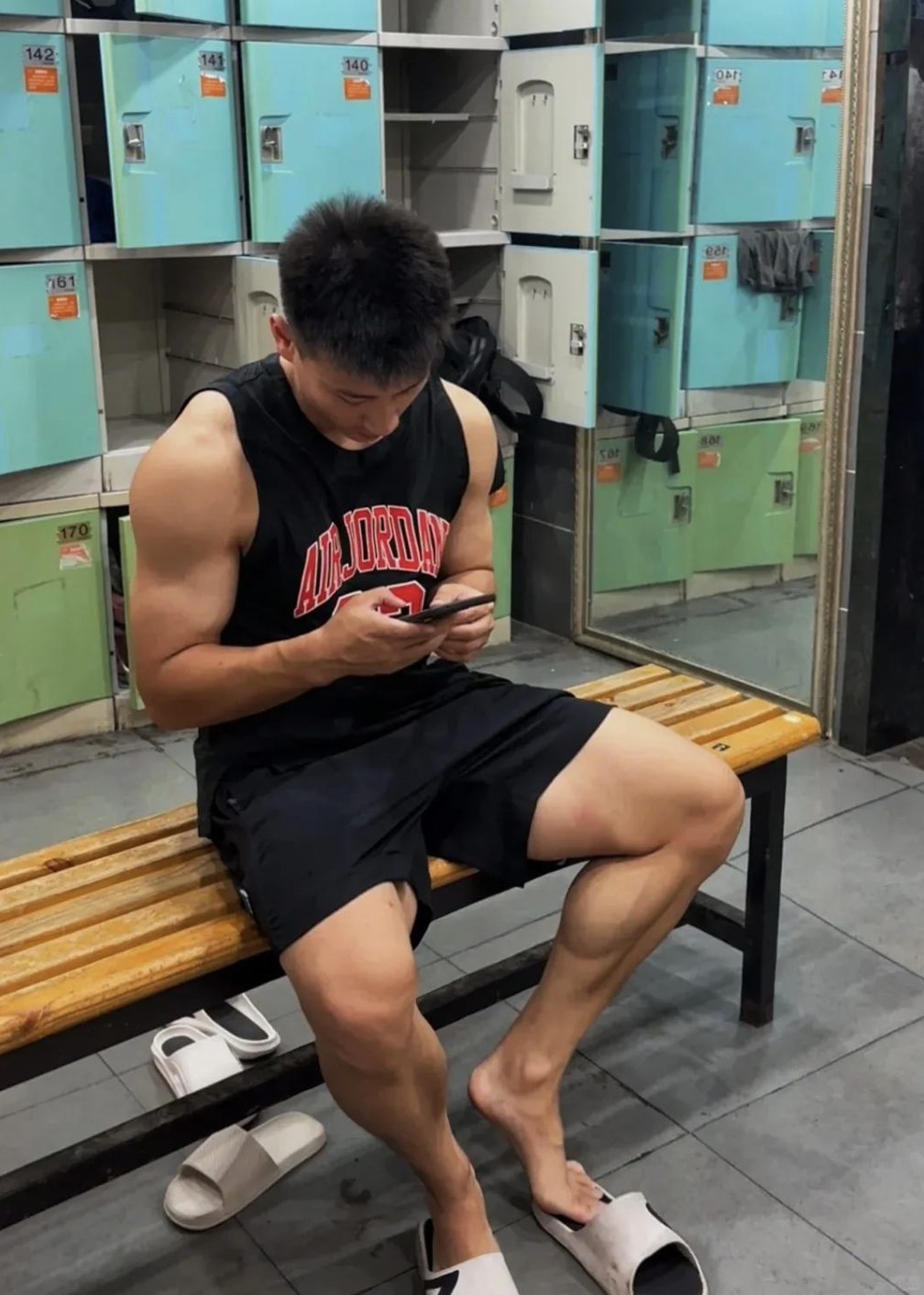 体院寸头肌肉体育生，宿舍荷尔蒙太炸裂了！
