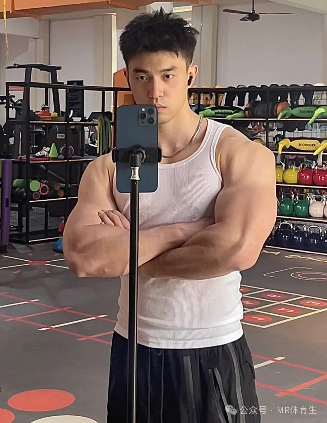 成都健身爱好者肌肉小哥，男性荷尔蒙爆棚