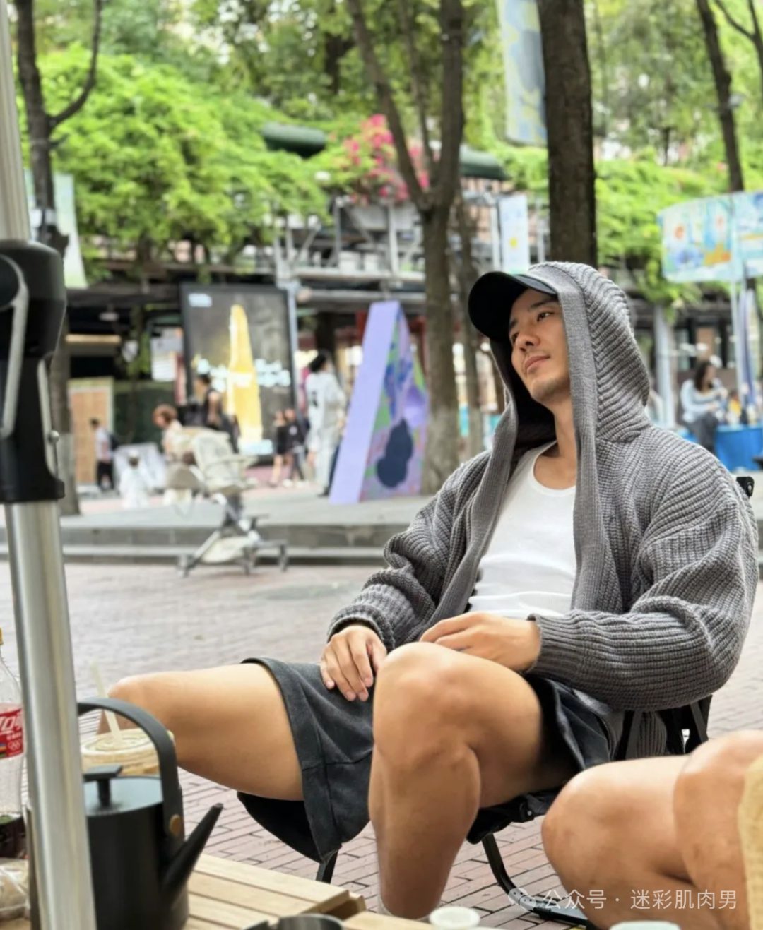 188CM 刘杰穿灰裤子真好看？这样也太不见外了吧！