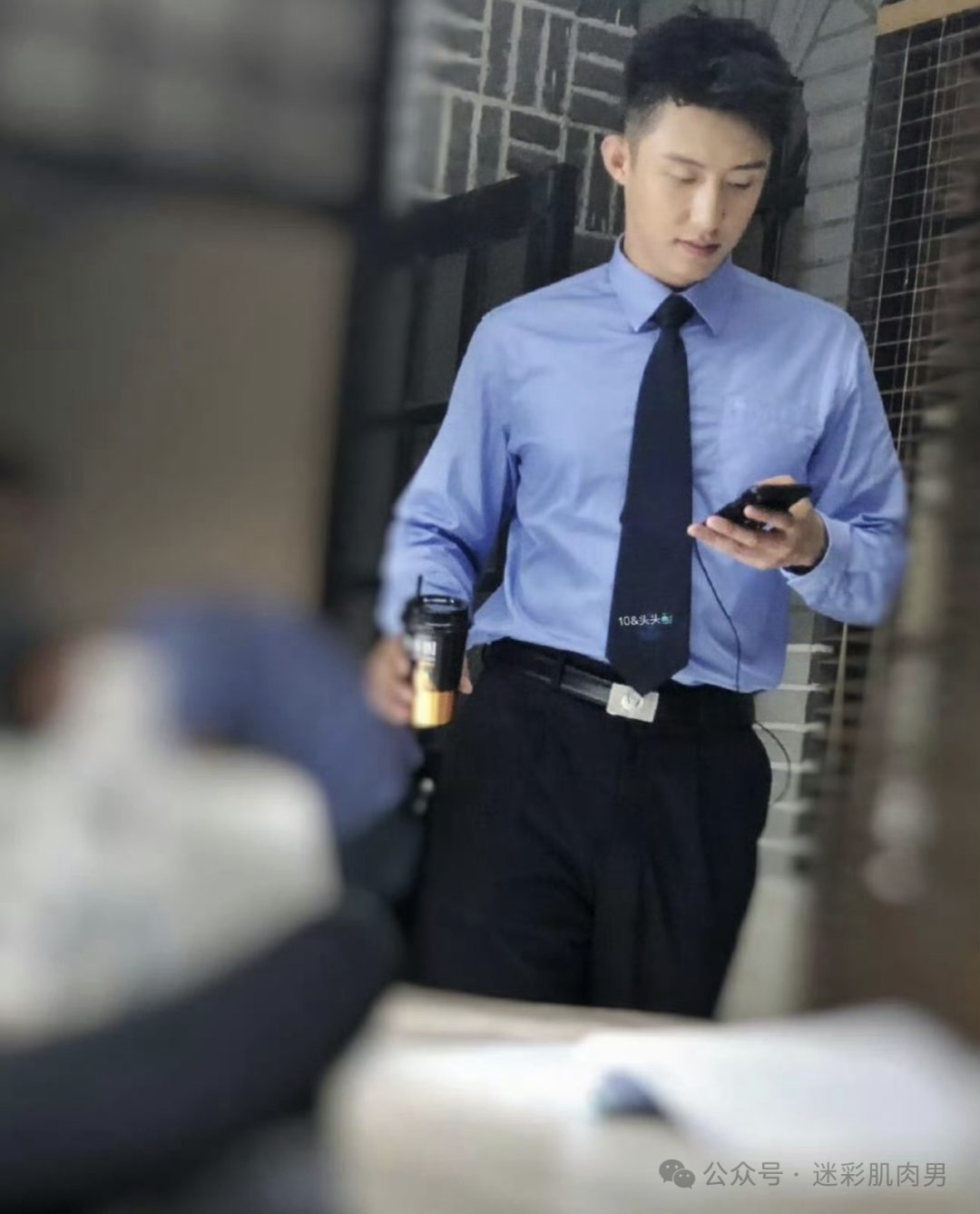 黄景瑜穿西裤大长腿也太凸啦？视频也太好看了！！