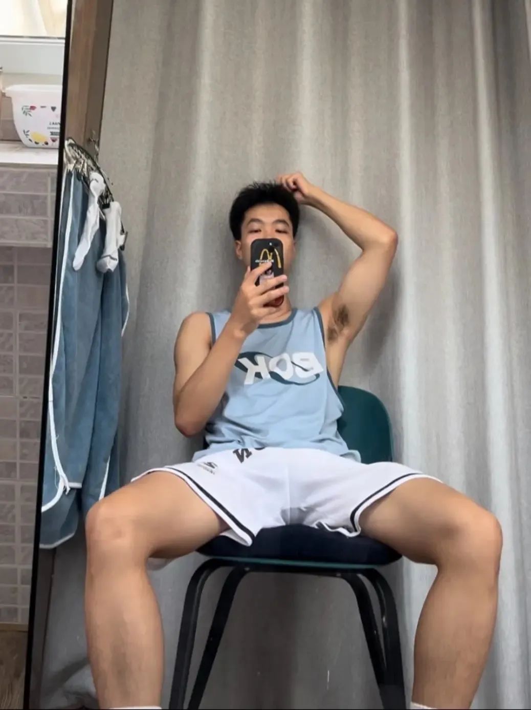 上海排球体育生：白色短裤下的大长腿实力太强！