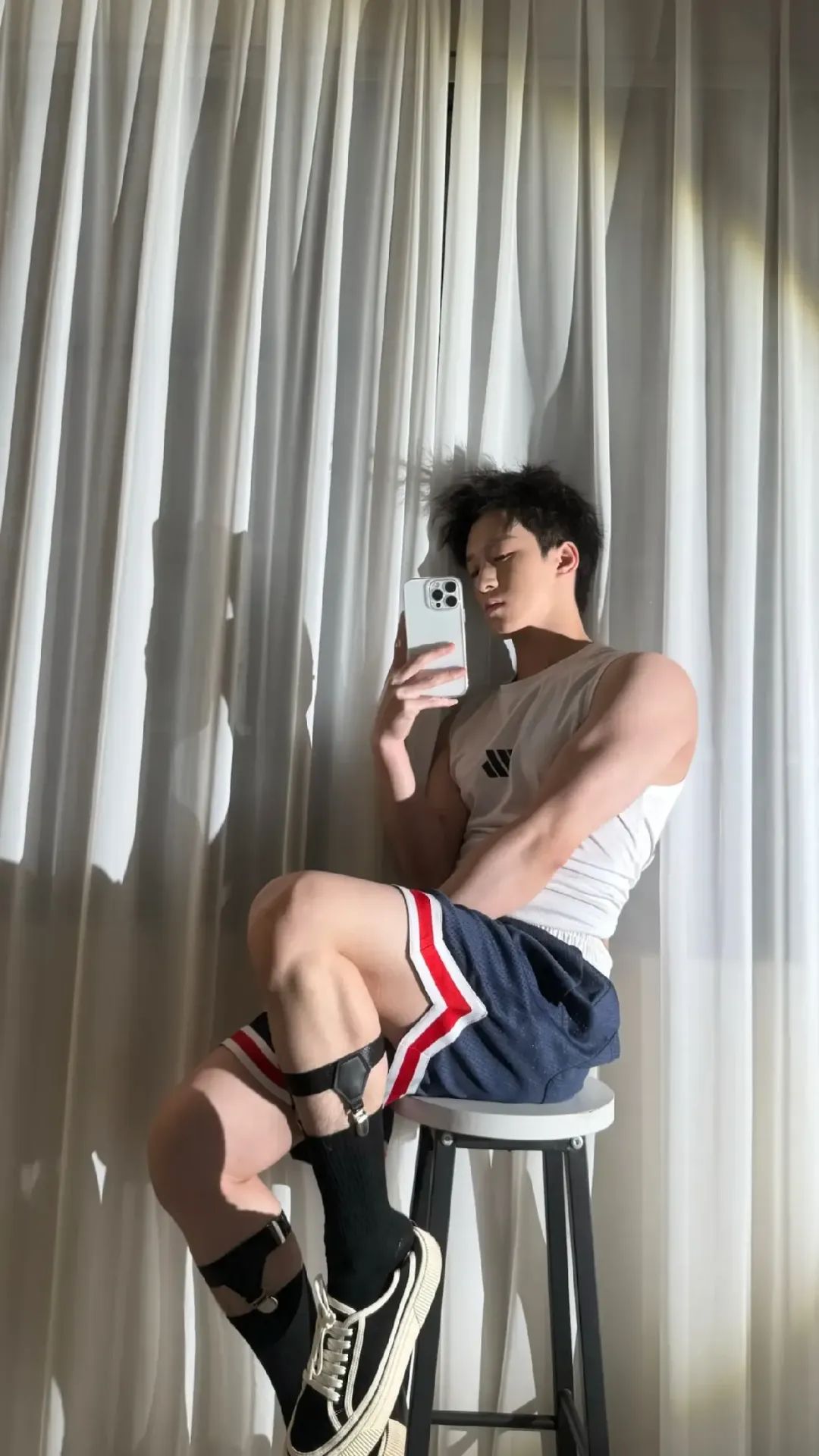 185+ 大长腿帅哥现身抖音，10W 粉丝直呼：我可以！