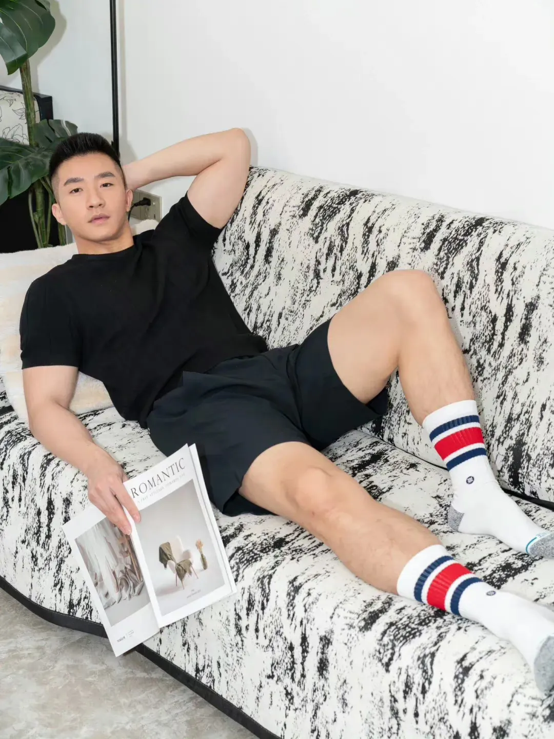 帅哥不管是背心还是白袜 怎么拍都好看