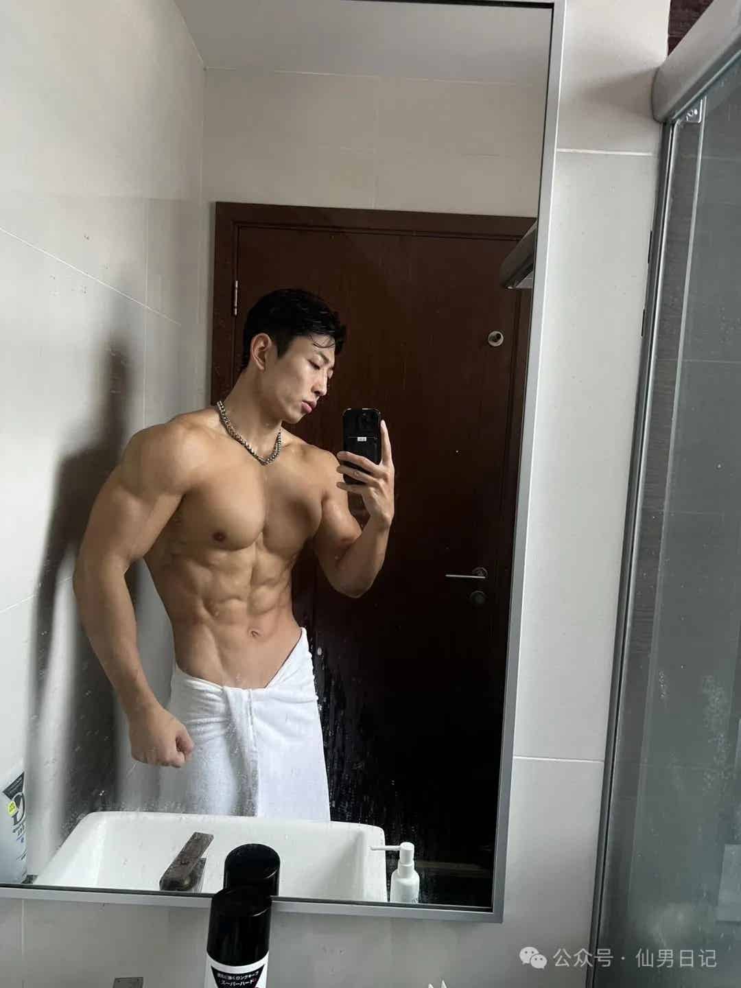 互联网码农的肌肉又油又硬!网友直呼:这身材根本不怕裁员啊…… 互联网码农的肌肉又油又硬!网友直呼:这身材根本不怕裁员啊……