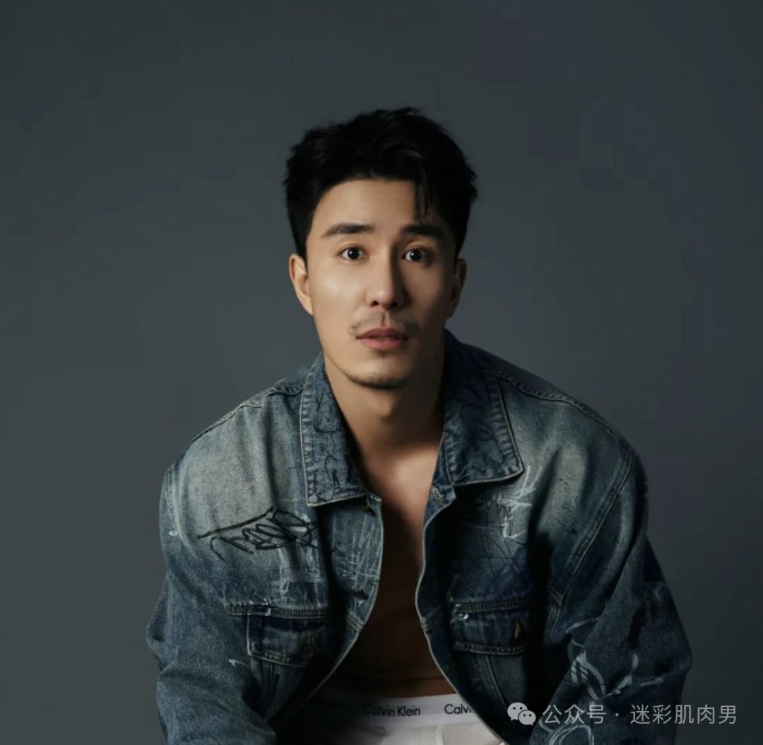 188CM 刘杰穿灰裤子真好看？这样也太不见外了吧！