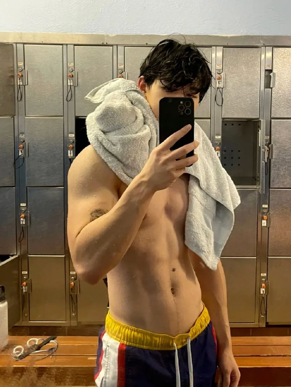 190CM 肌肉护士小哥哥脱衣自拍，简直让人心跳加速！