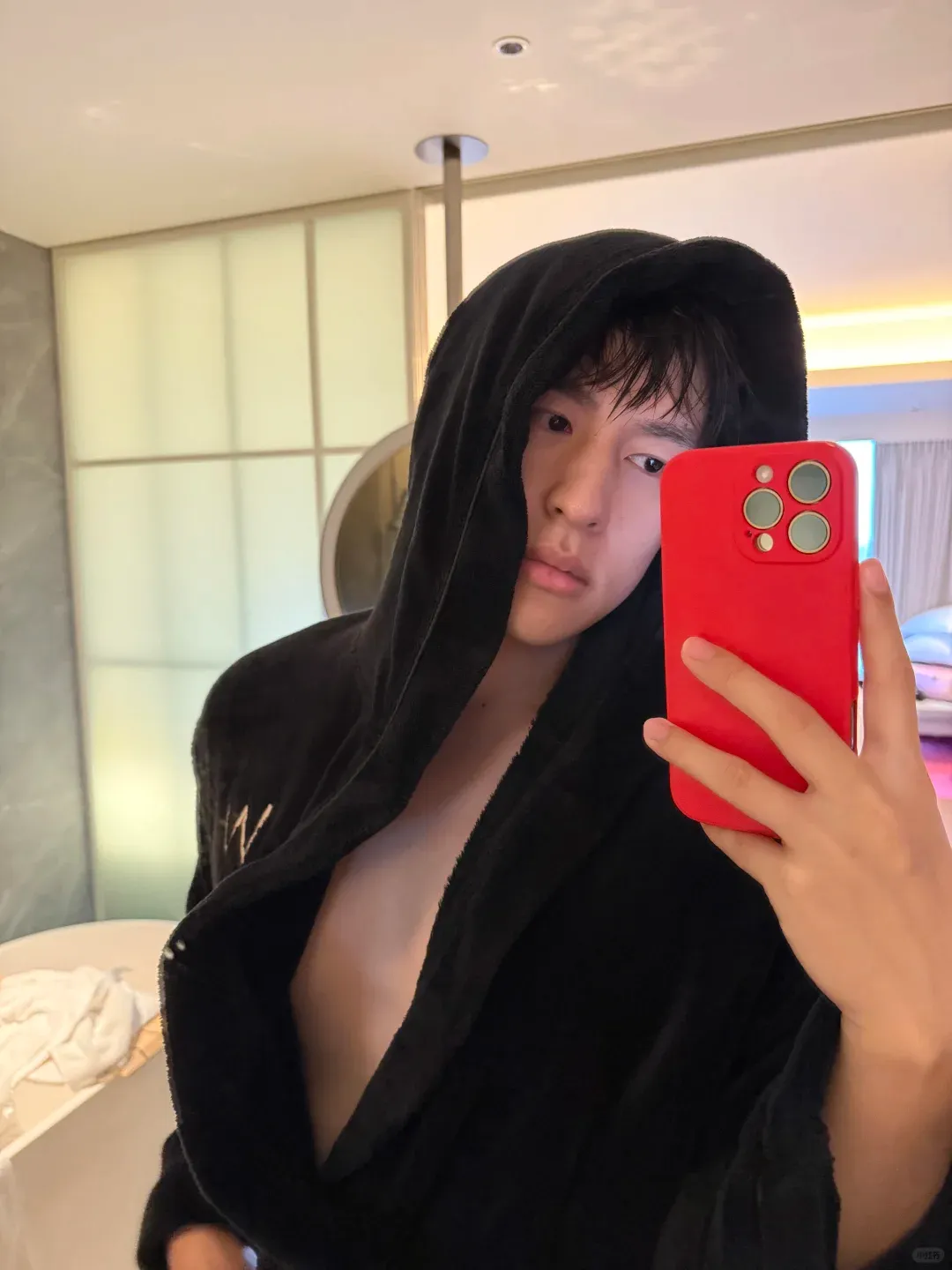 24 岁男神冻晕在多落米蒂,也能撩翻泳池! 24 岁男神冻晕在多落米蒂,也能撩翻泳池!