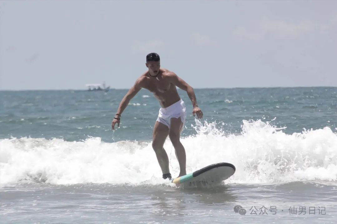 和人妖互动的 189cm 体育生找到了！网友直呼：看着就厉害……