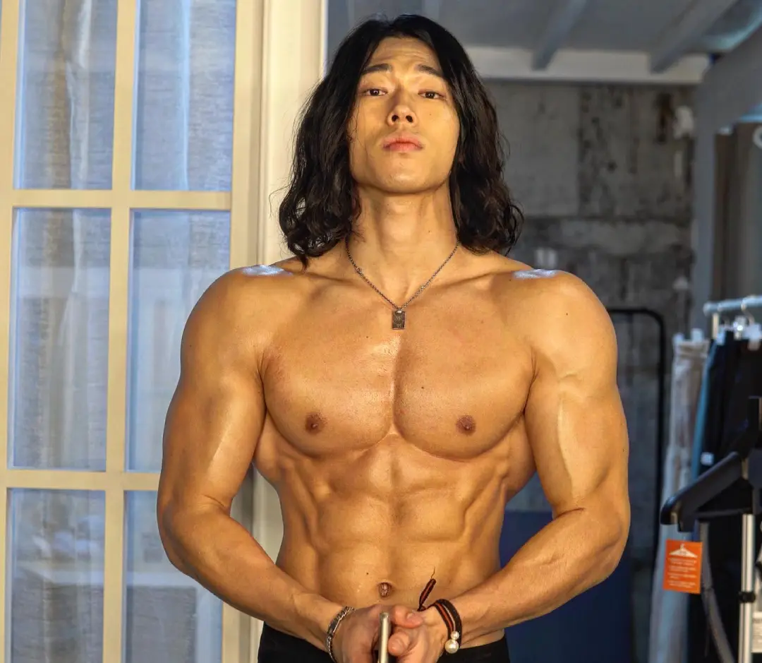狼狗系野性，这性感的小身板