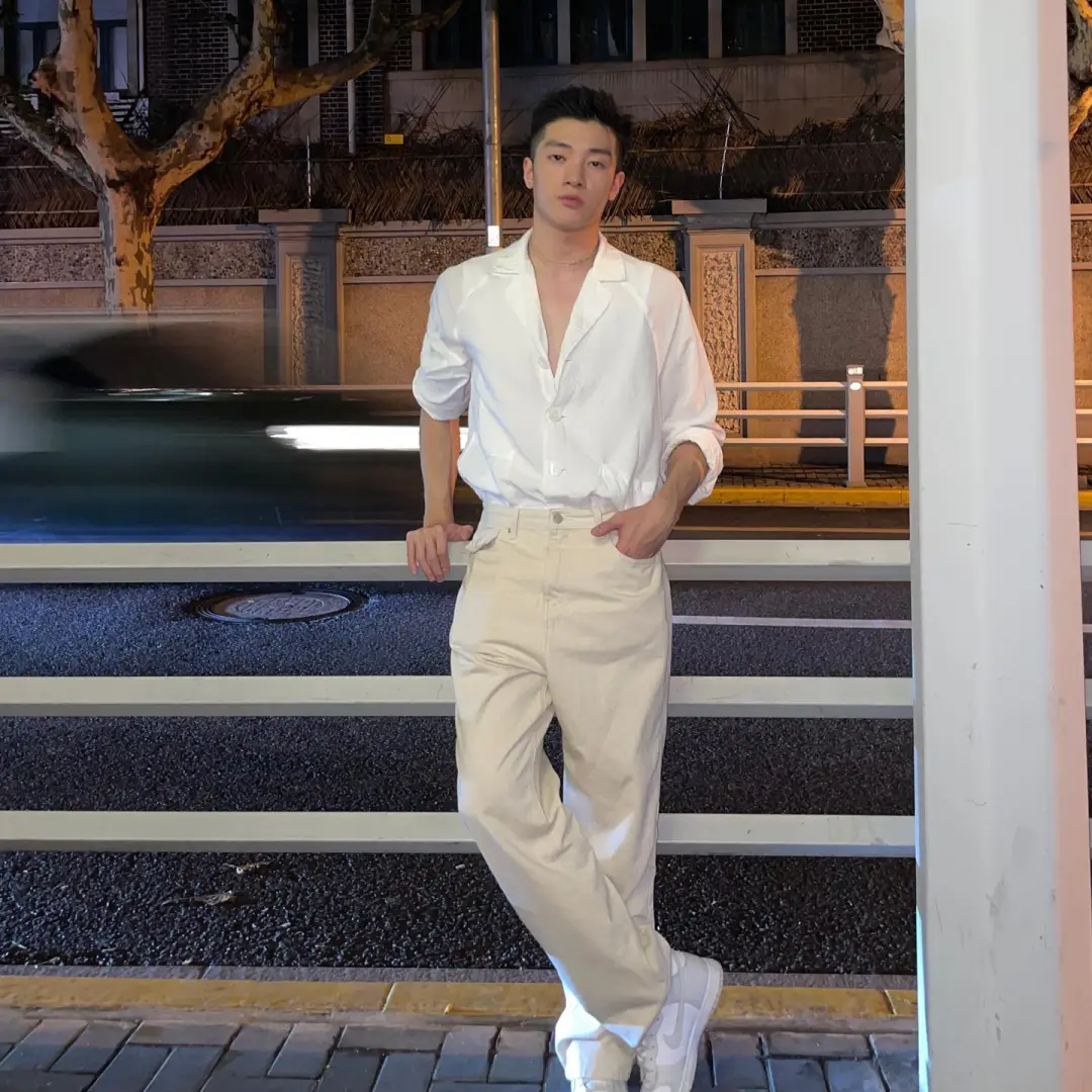 时尚圈新晋男神 " 巨大梁仔 ": 从北服走出的型男养成记