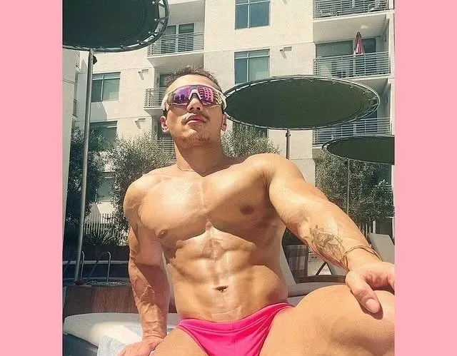 超爱穿低腰超小三角泳裤的肌肉网红 翘臀丁字写真全曝光