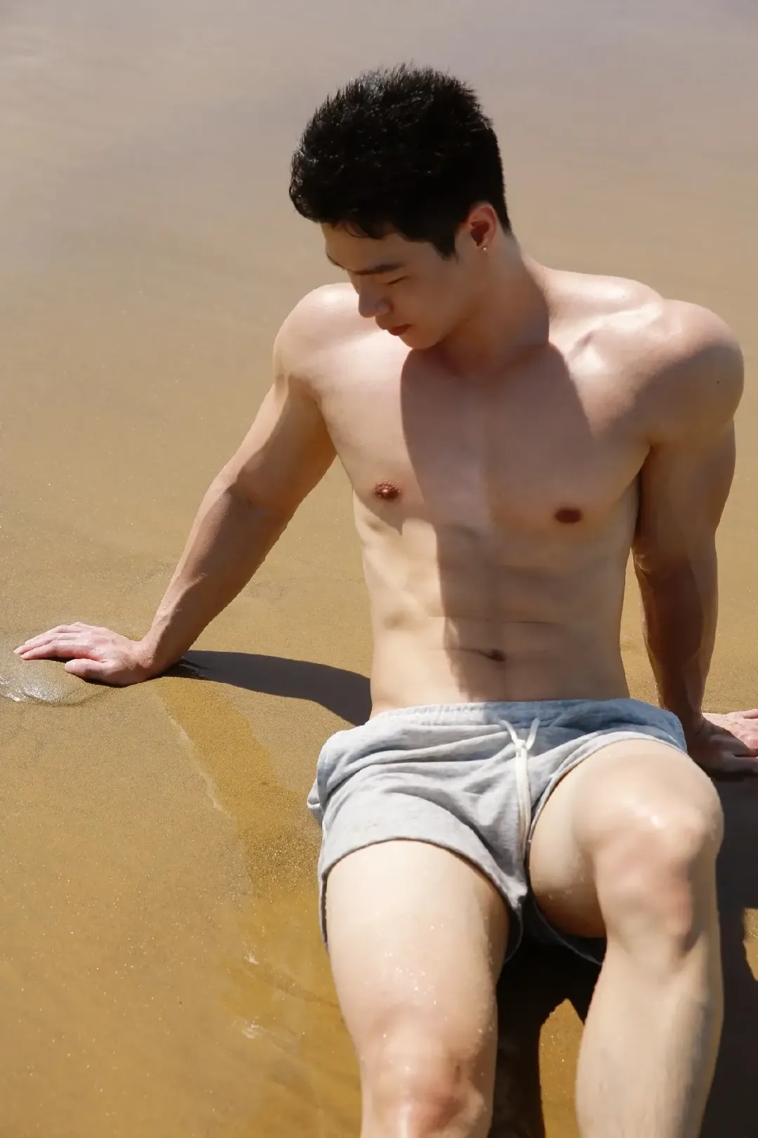 00 后型男演绎禁欲系正装，马靴搭配也太绝了吧！