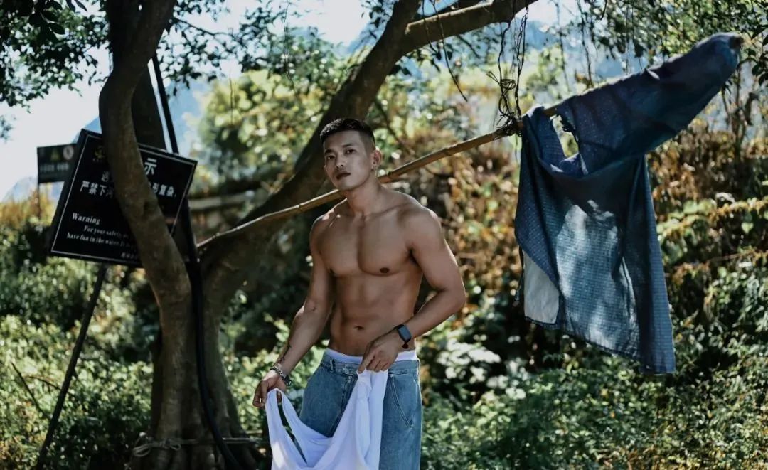黑皮性张力天菜拍写真，我一个直男都醉了！