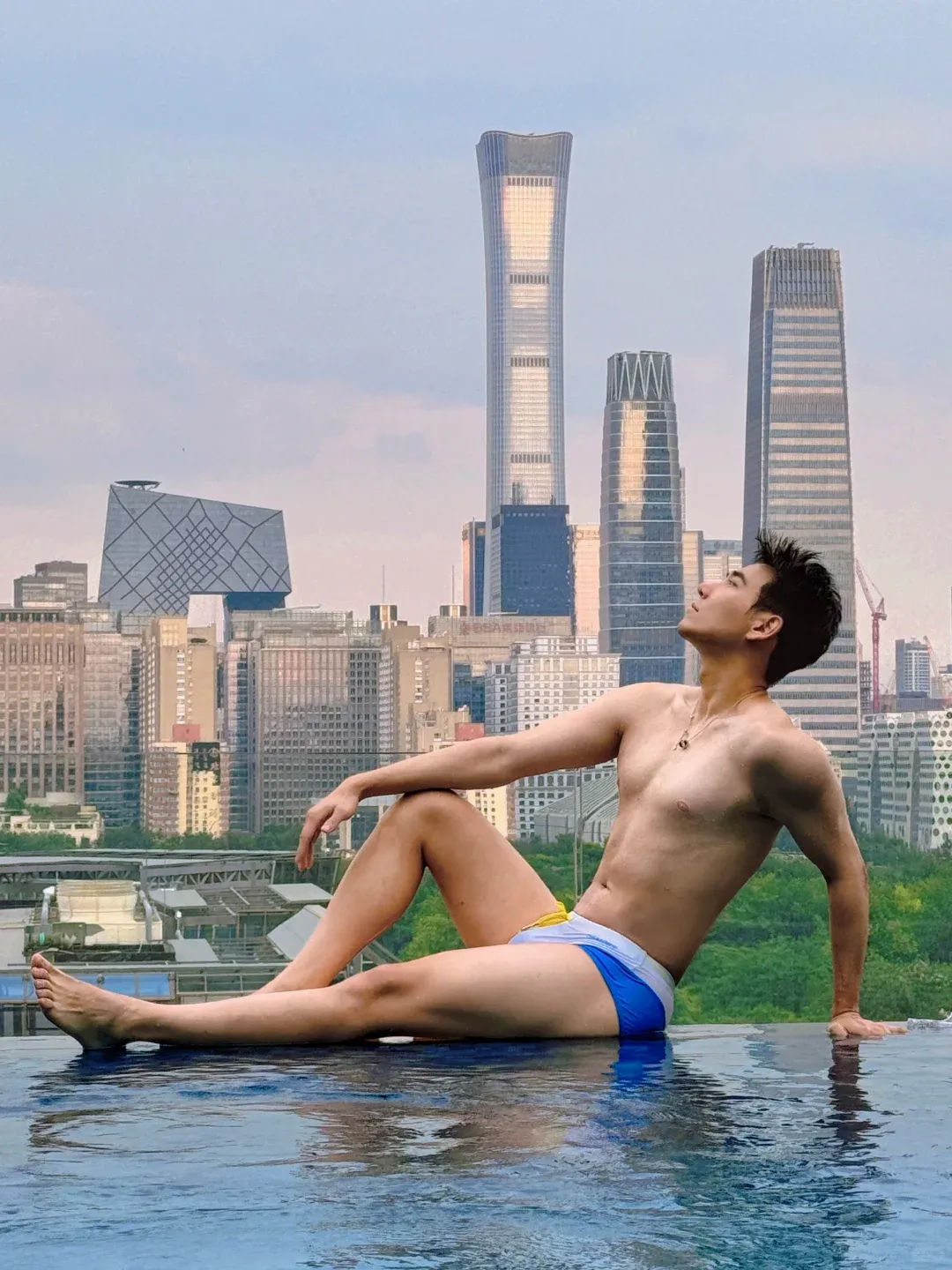正装、白袜，这样的时尚搭配你能拒绝吗？